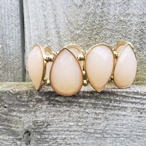 Light pink teardrop bracelet NWOT